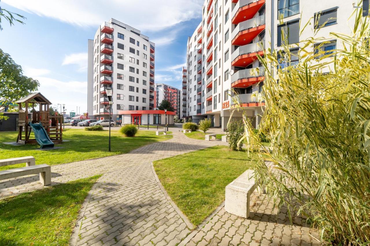 Ari - Ared Luxurious Apartments With Balcony & Free Parking Арад Екстериор снимка
