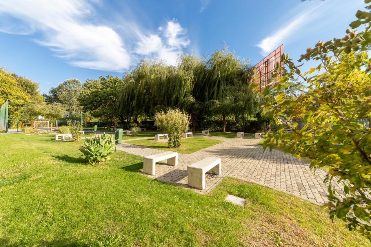 Ari - Ared Luxurious Apartments With Balcony & Free Parking Арад Екстериор снимка
