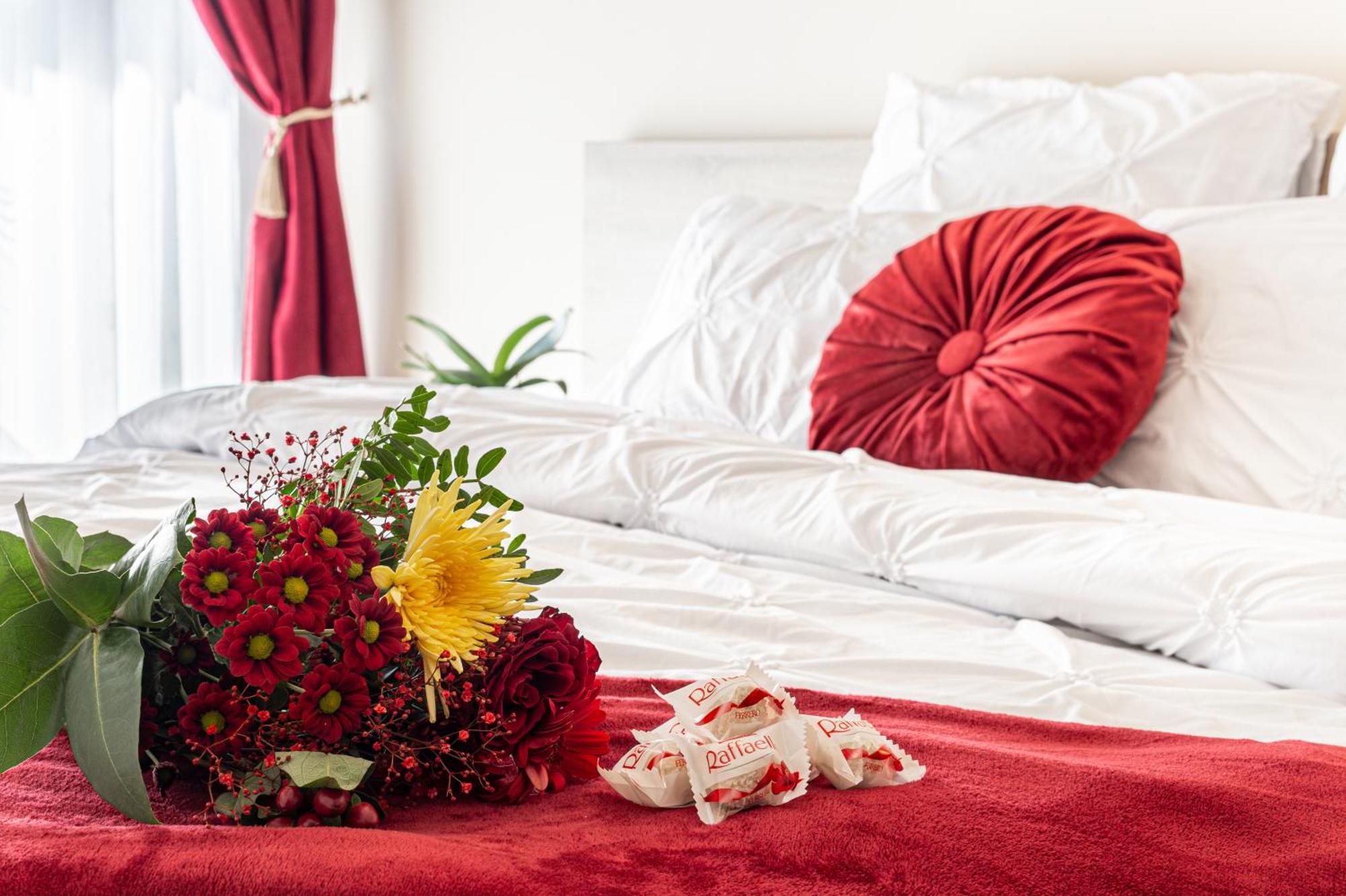 Ari - Ared Luxurious Apartments With Balcony & Free Parking Арад Екстериор снимка