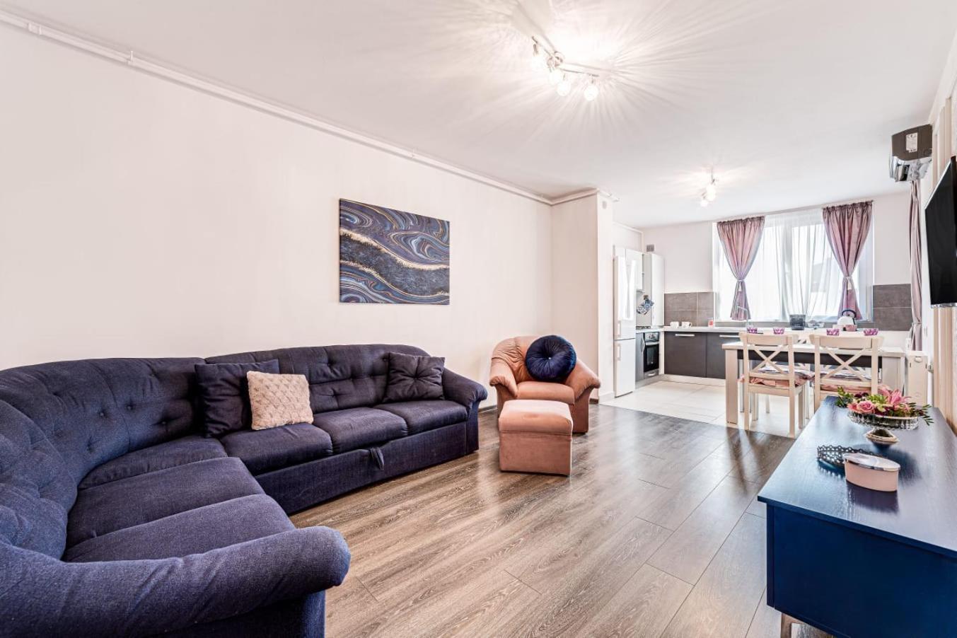 Ari - Ared Luxurious Apartments With Balcony & Free Parking Арад Екстериор снимка