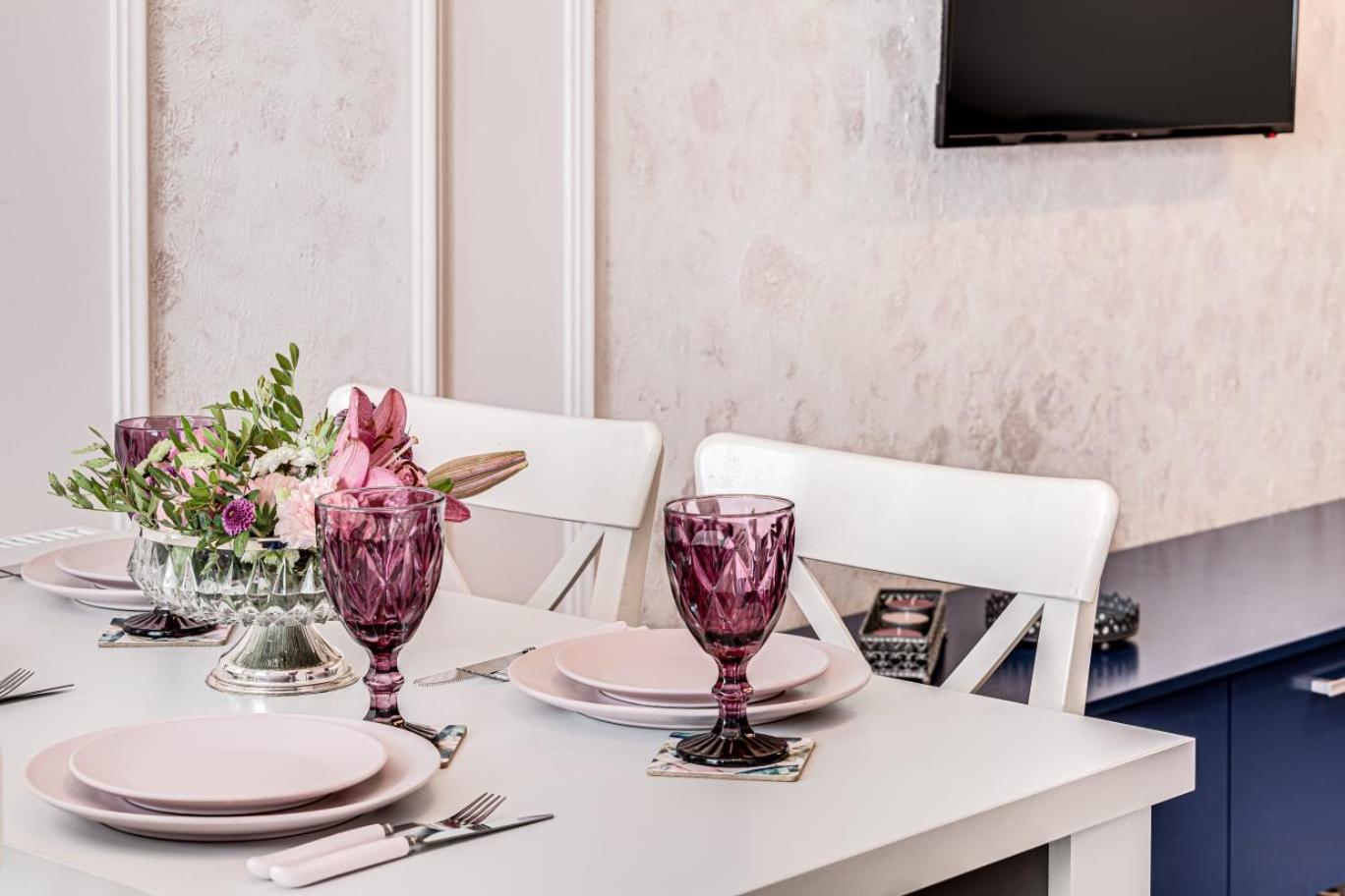 Ari - Ared Luxurious Apartments With Balcony & Free Parking Арад Екстериор снимка
