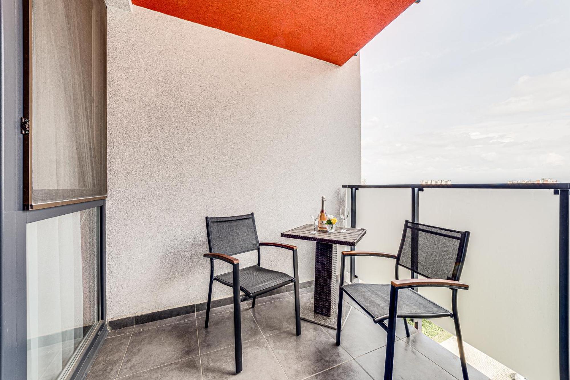 Ari - Ared Luxurious Apartments With Balcony & Free Parking Арад Екстериор снимка