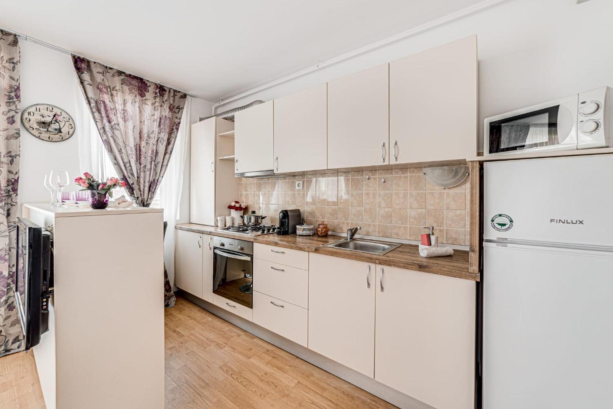Ari - Ared Luxurious Apartments With Balcony & Free Parking Арад Екстериор снимка
