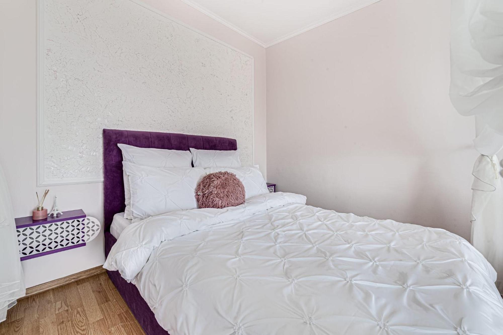Ari - Ared Luxurious Apartments With Balcony & Free Parking Арад Екстериор снимка